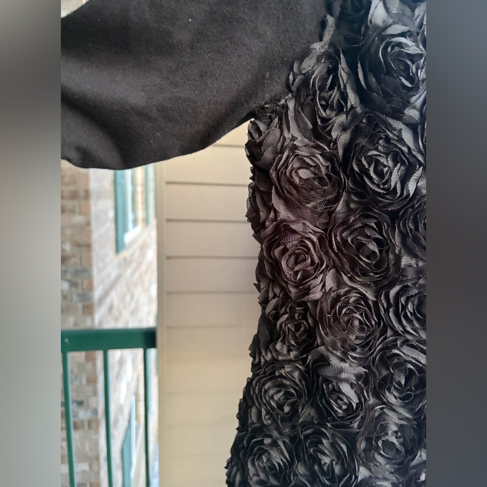 🆕 Cyrus Black 3D Rosette Floral Textured Top 3/4 Sleeve Scoop Neck Medium Office - Picture 9 of 14